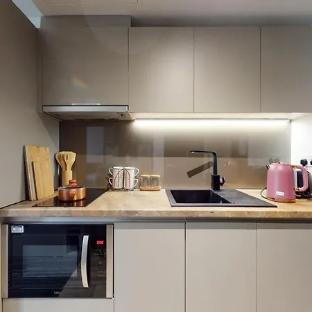 Chapter Ealing: Studio Apartments with Tube Station Access London Exterior photo