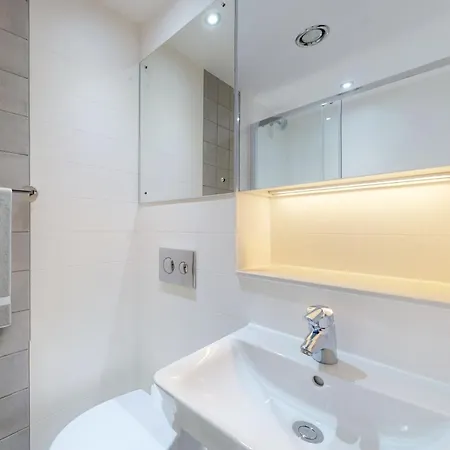 Chapter Ealing: Studio Apartments with Tube Station Access London Exterior photo