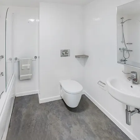 Chapter Ealing: Studio Apartments with Tube Station Access London Exterior photo