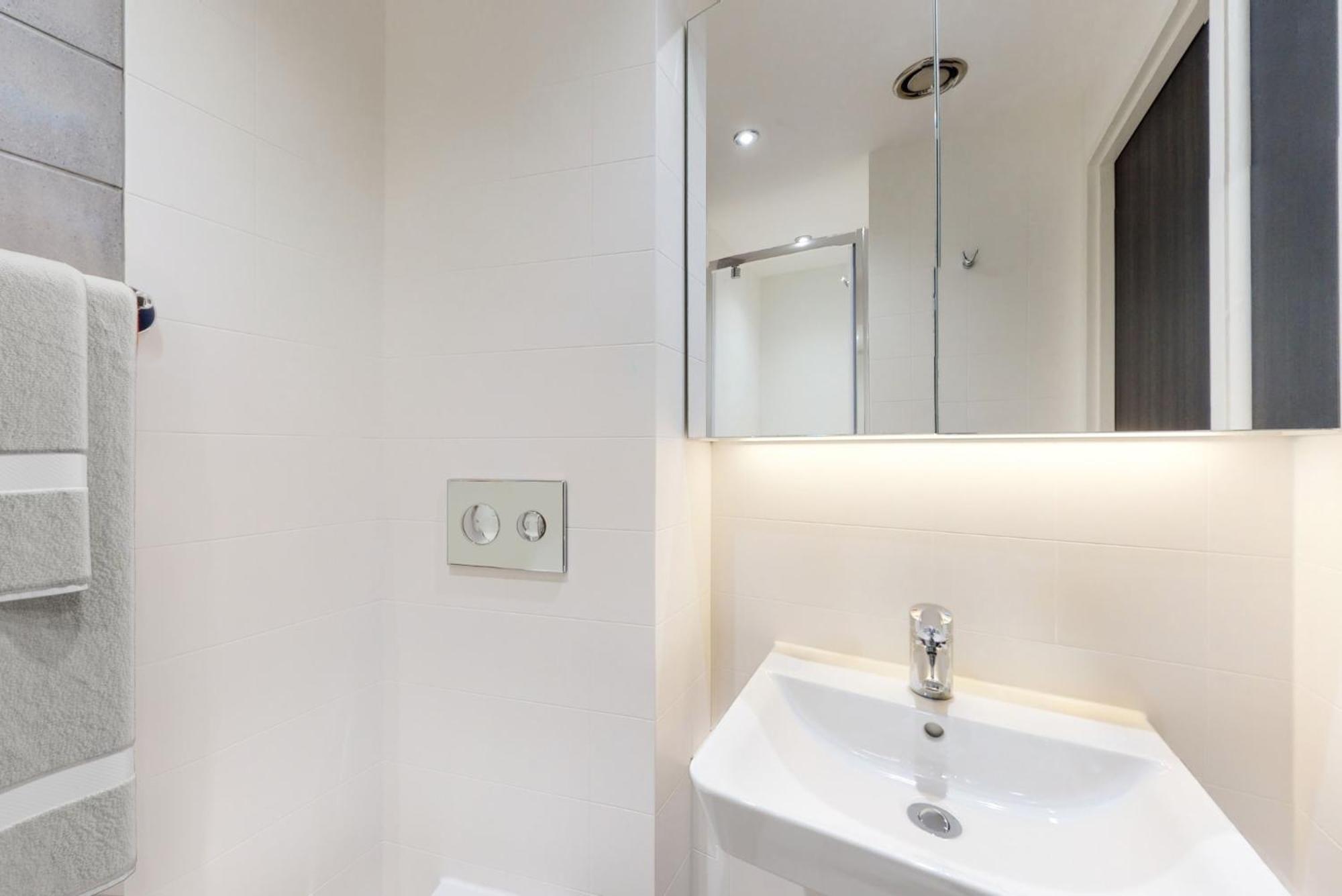And Ensuite Bedrooms With Shared Kitchen At Chapter Ealing Right Next To North Acton Tube Station Appartement Londres